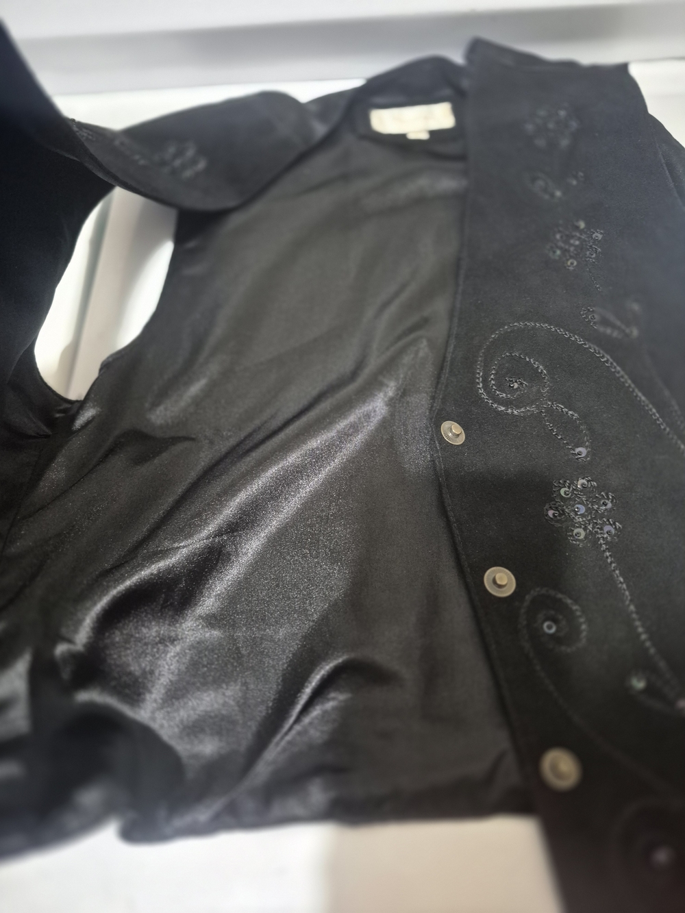 Source Unknown Black Embroidered Suede Vest - Picture 8 of 8